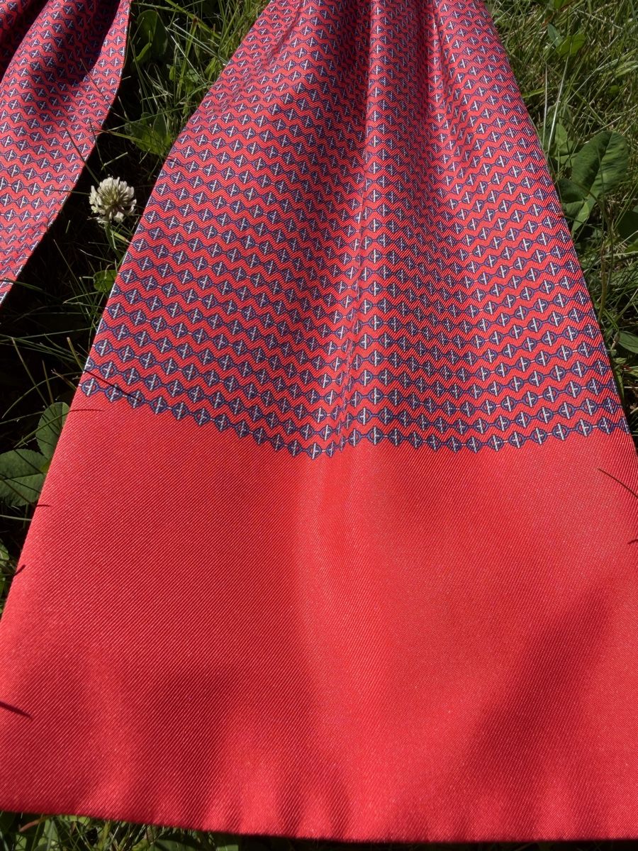 Hermès Foulard & Sciarpe: Foulard en soie d'HERMÈS – Usato da Cressier FR venduto da Kvito4ka 1