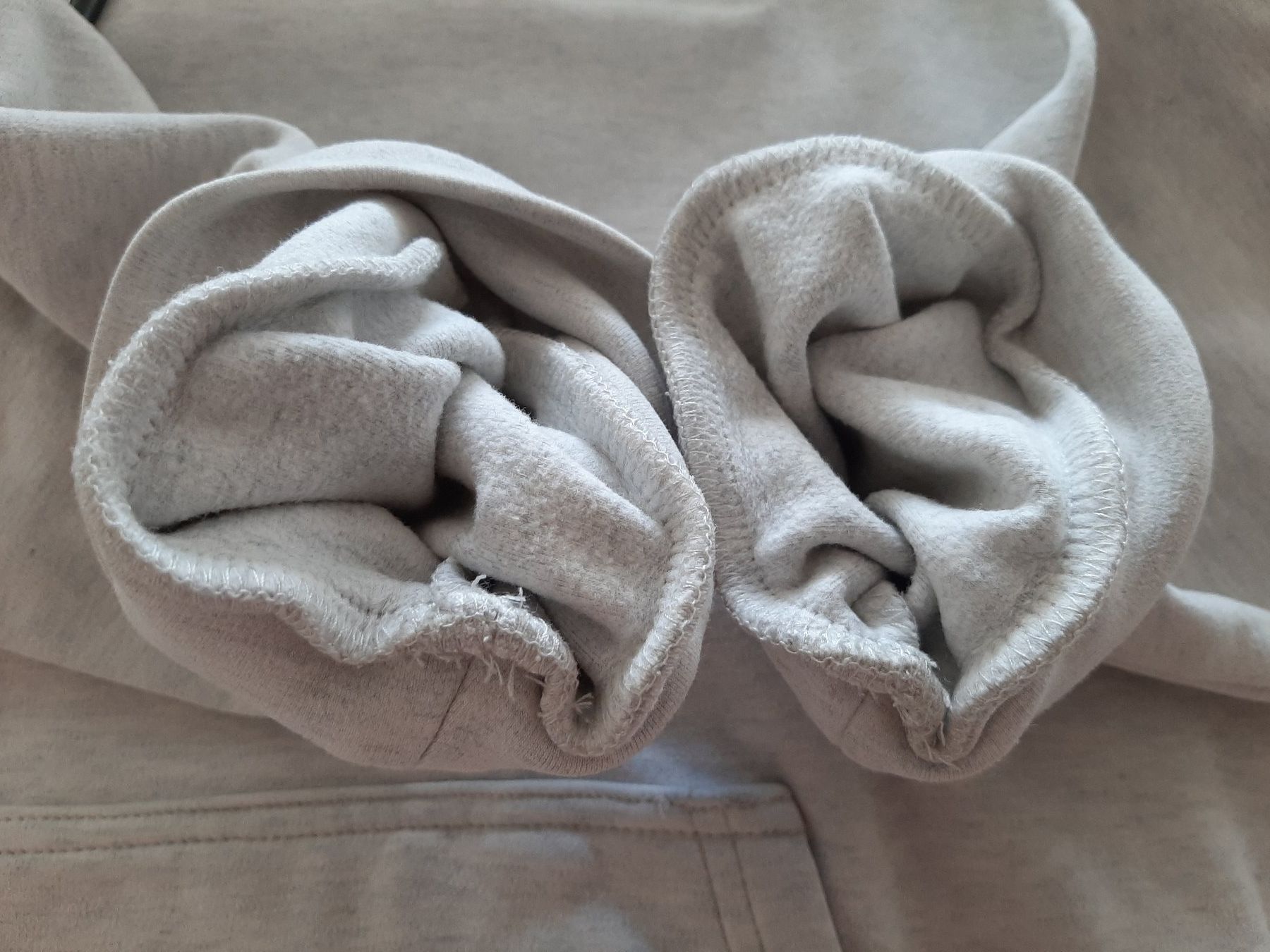 Maglioni & Felpe: Kapuzenpullover Hard Tuned Tokyo hellgrau Gr. XL – Usato da Menziken venduto da Rien1 3