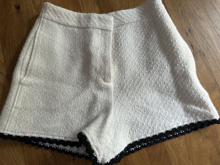 Sommerliche Bouclé Shorts, creme/schwarz, Grösse 36/S
