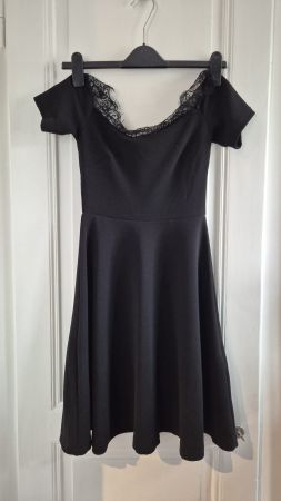 Kleid schwarz mit Spitze