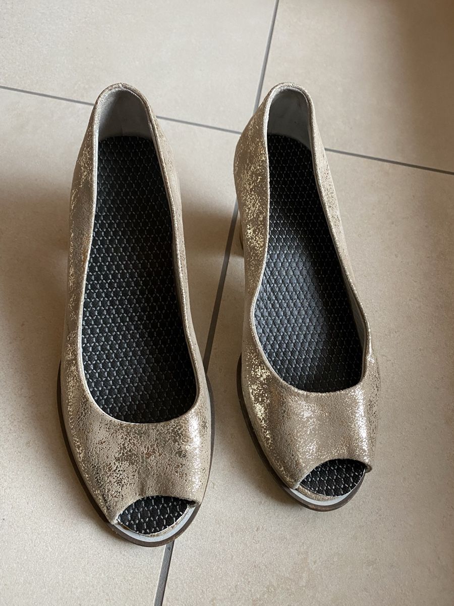 Chaussures femmes: Schuhe Gold – D'occasion à Eglisau par Lara0