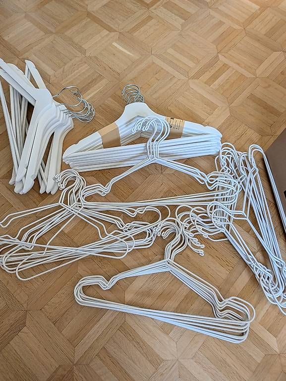 Ikea Appendiabiti: Ikea Kleiderbügel – Usato da Weiningen ZH venduto da Ritschii
