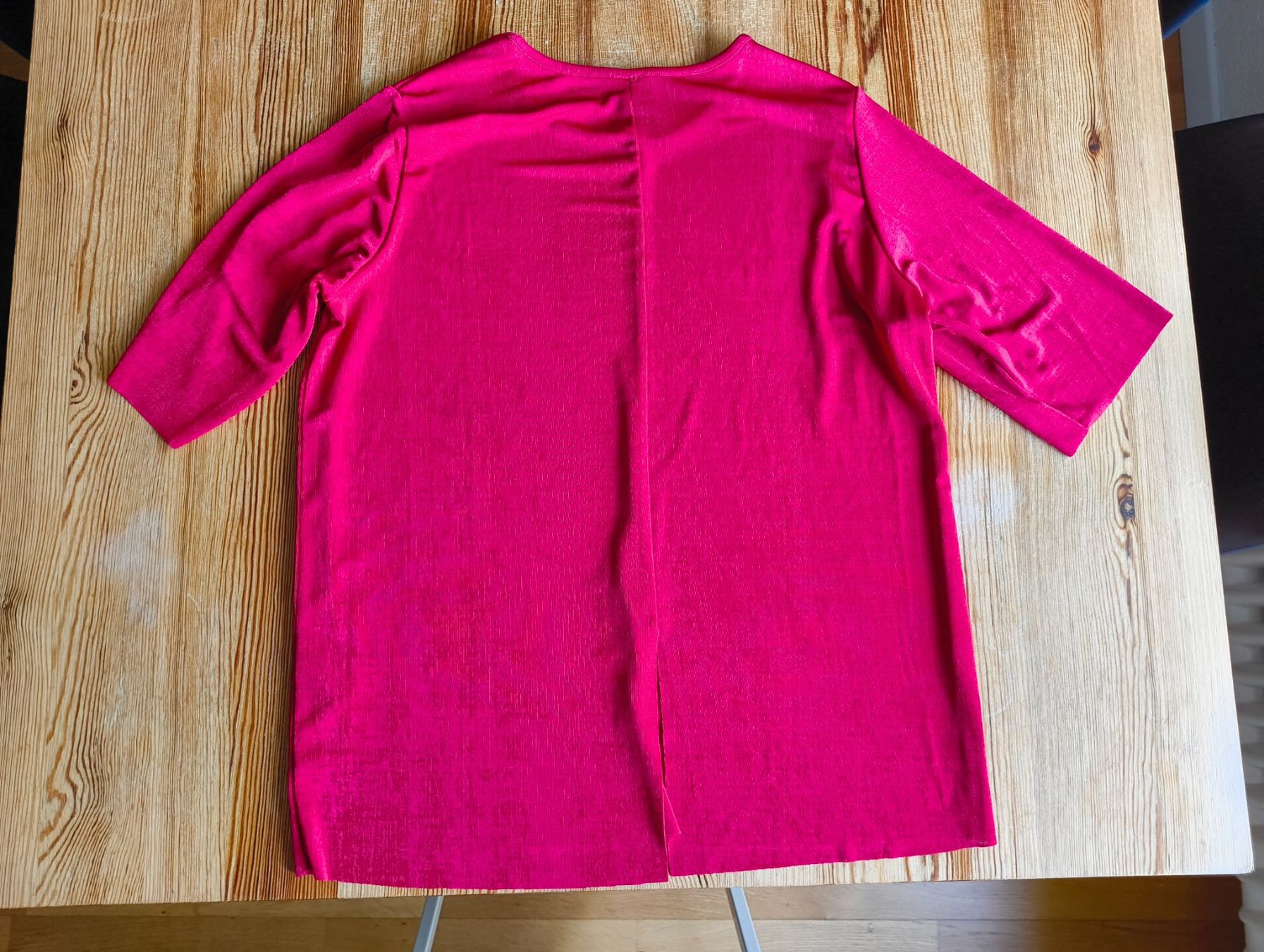 T-shirt: Rotes Damen Shirt – Usato da Zürich venduto da san_7jn8 1