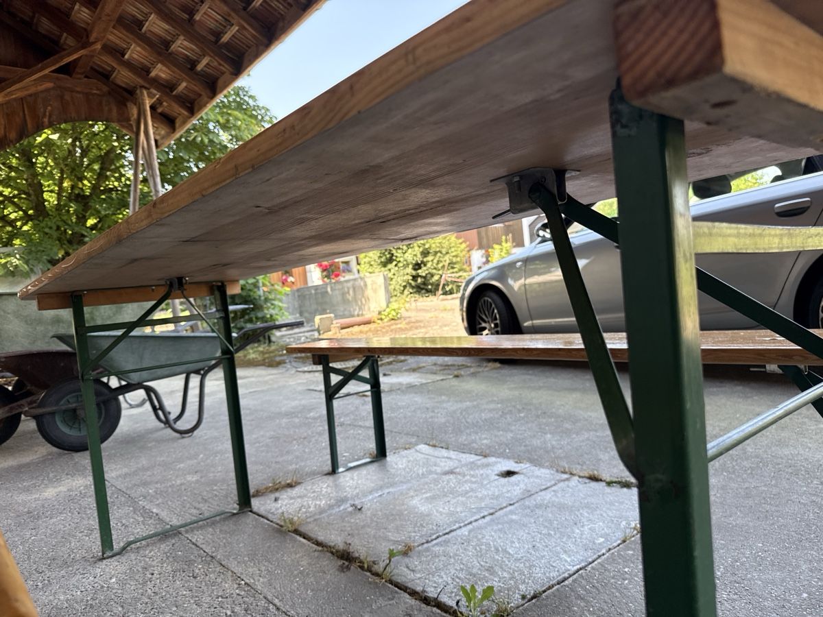 Set di tavolo e panche: Gartentisch mit Bänken Holz Metall gebraucht – Usato da Effretikon venduto da a.husejni01 5