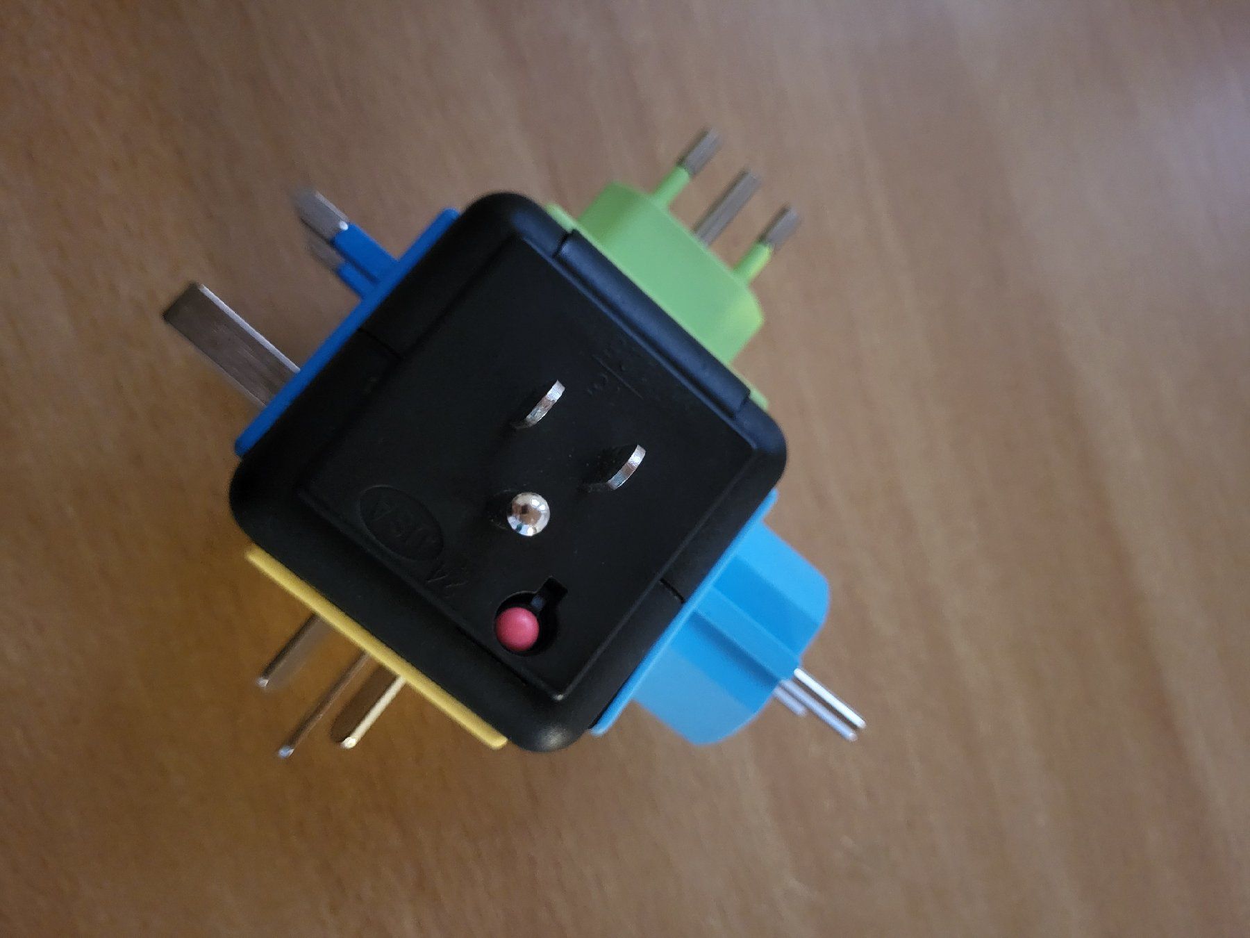 Lecteurs & Adaptateurs: international plug adapter – Neuf (Voir description) à Dietikon par AniaSunrise 1