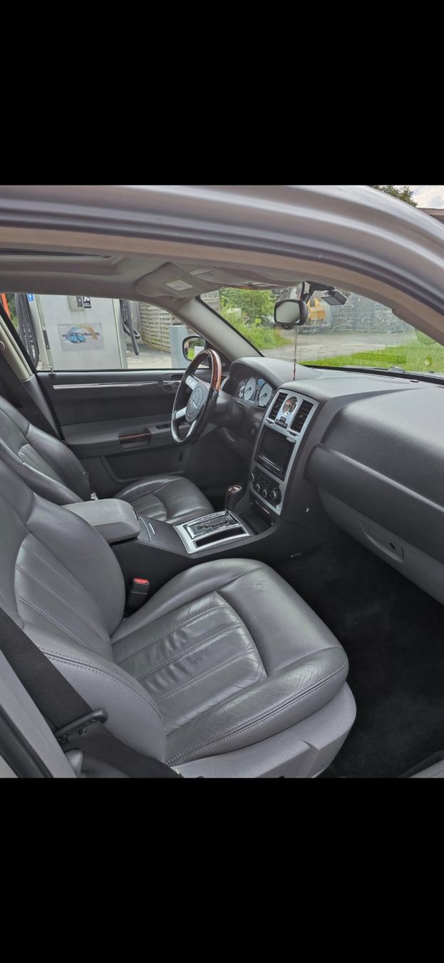Chrysler Automobili: Chrysler 300c AWD 5.7 Hemi mit MFK – Usato da Fruthwilen venduto da JanLoew95 4
