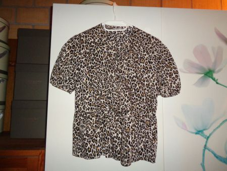 *hübsche Bluse * / Animal Print mit Schlaufen Neu ab 1.00