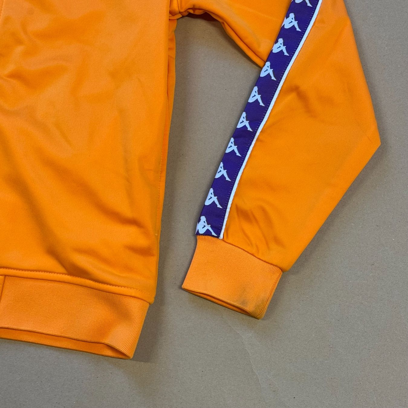 Kappa Jacken: Kappa Trainingsjacke orange/violett, Gr. XS – Gebraucht aus St. Gallen von sourced_limited 2