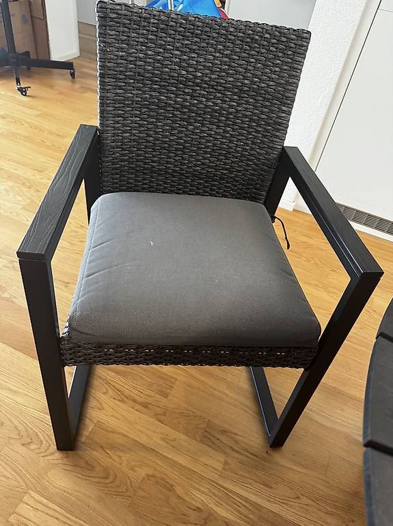 Ikea Set di tavolo e panche: Gartengarnitur IKEA/JYSK, Ø130cm,  grau/schwarz – Usato da Selzach venduto da Twei1007 2