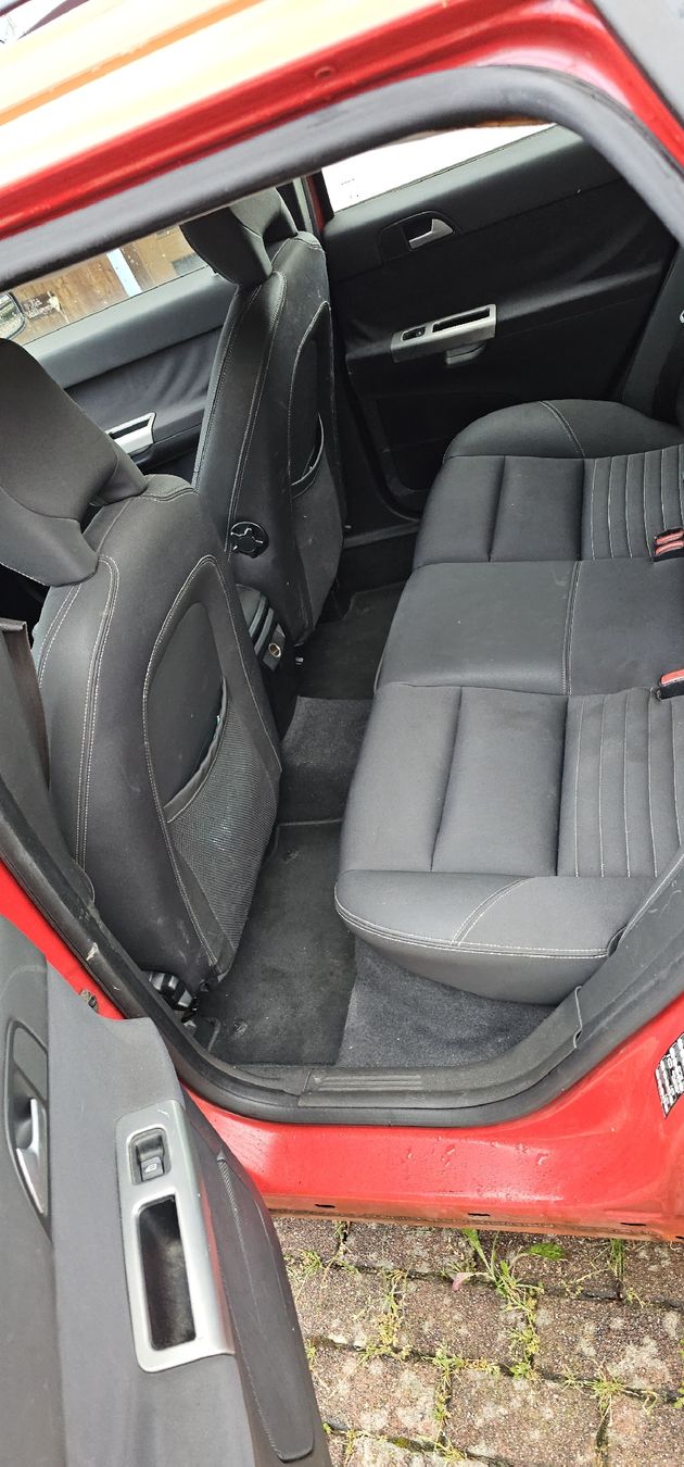 Volvo Automobili: VOLVO V50 2.4 – Difettoso da Fischbach LU venduto da Speedygonzales999 9