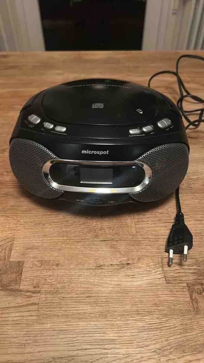 Microspot Radio: Radio CD Player Microspot Black Acceptable Condition – Usato da Lugano venduto da bad_2t9b