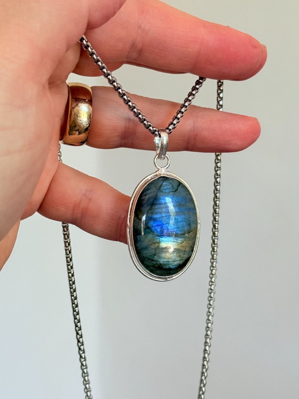 Catenine: Pendentif Labradorite , chaîne longue élégante – Nuovo e nell'imballaggio originale da Genève venduto da AWWA 2