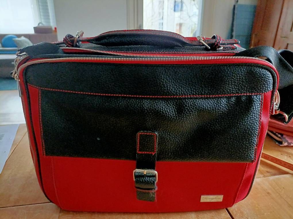 Valises & Sacs: Laptoptasche Reise – D'occasion à Zug par Sabina0