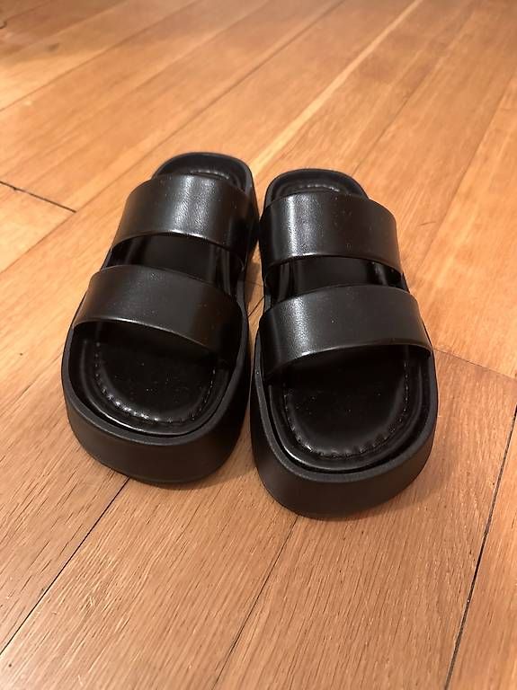 Scarpe da donna: Plateau-Slippers schwarz – Nuovo (secondo la descrizione) da Liestal venduto da alidajulia 2