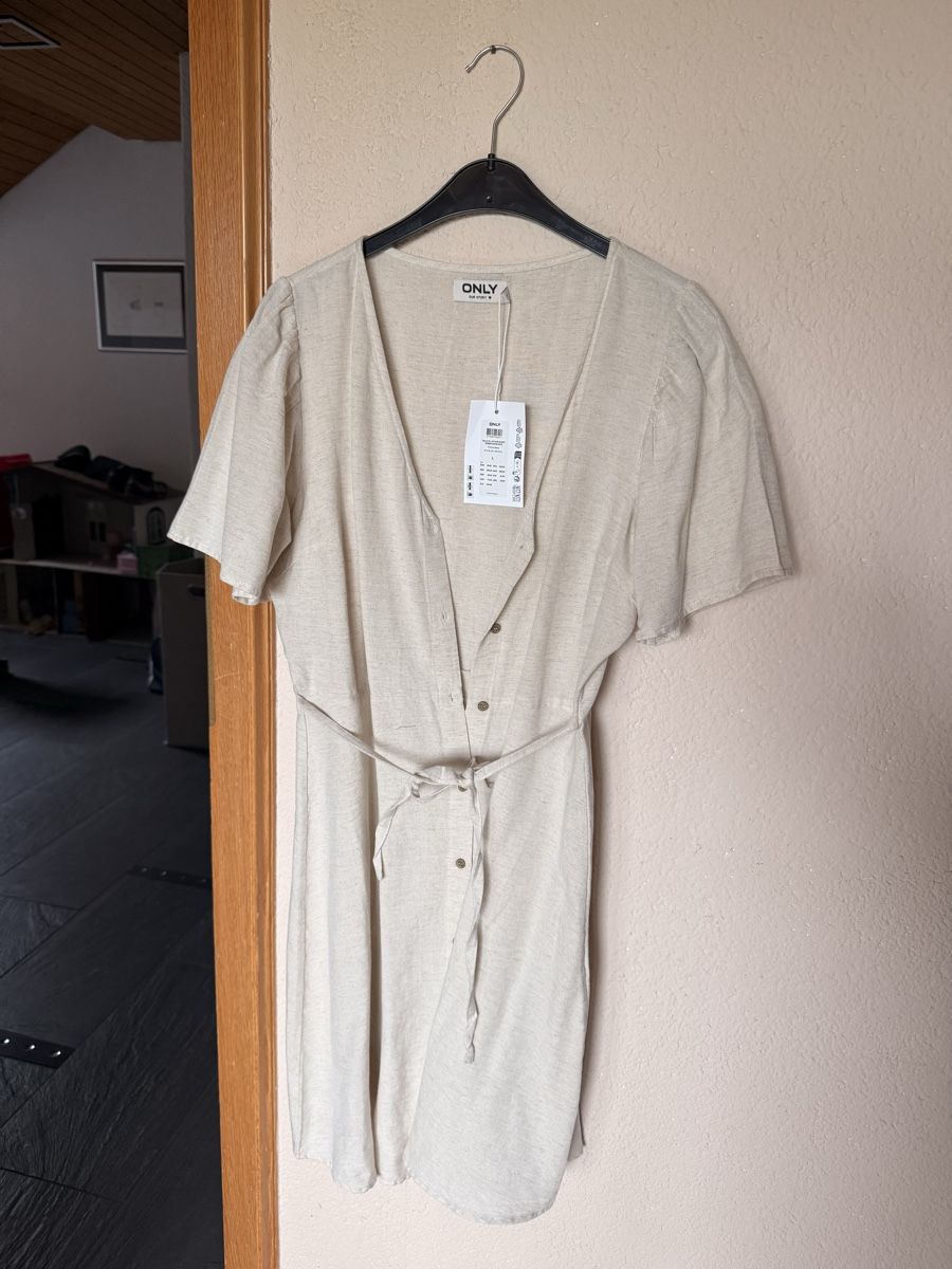 Vero Moda Vestiti: Kleid – Nuovo (secondo la descrizione) da Guntershausen venduto da car_ld8s