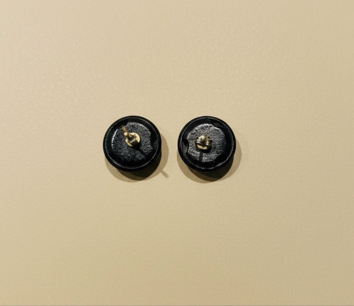 Orecchini pendenti & Orecchini a lobo: Chic Black Button Earrings - Perfect Autumn Accessory – Usato da Saland venduto da ele_vc96 1