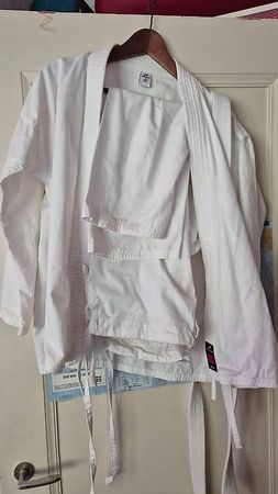 Karate Anzug plus Gürtel weiss Gr.3/160
