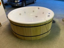 Whirlpool / Jacuzzi / Hotpod/Bade Fass  Hoesch "schnäppchen"