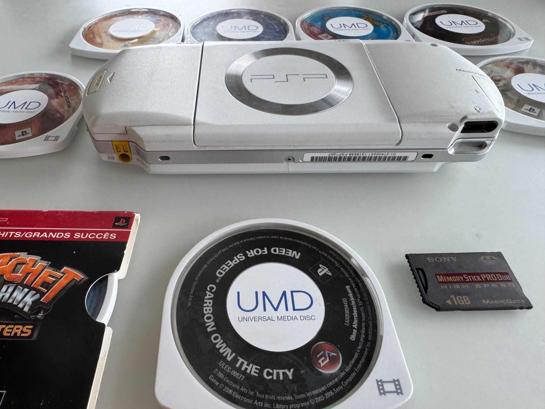 Sony Console: PSP blanche 1000 + jeux + memory stick 1go – Usato da Nyon venduto da staitroo