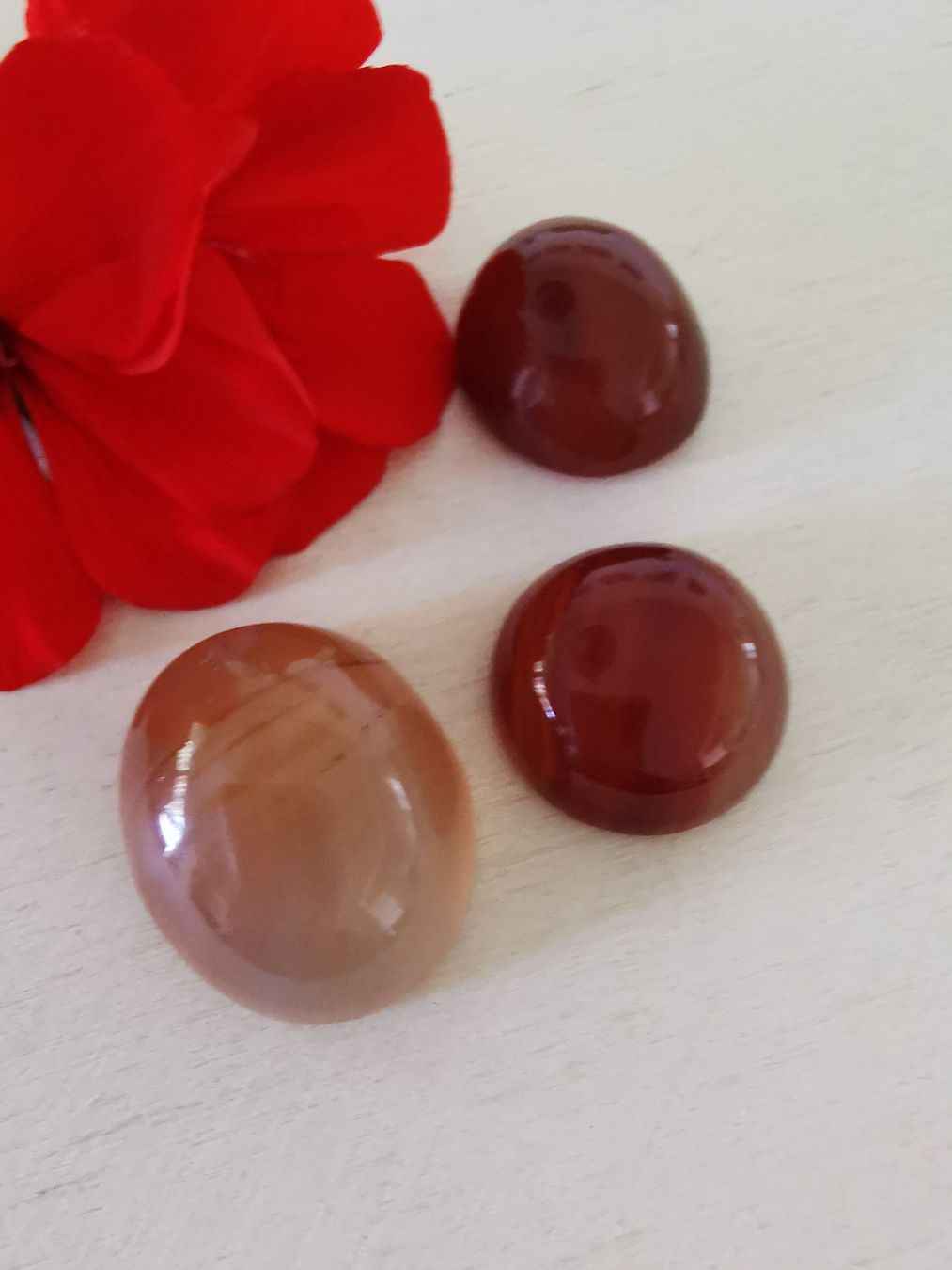 Minerali & Pietre curative: 3 Stk. grosse Karneol Cabochon / Lager-Sondererkauf – Nuovo e nell'imballaggio originale da Dierikon venduto da Buntspecht-10 7
