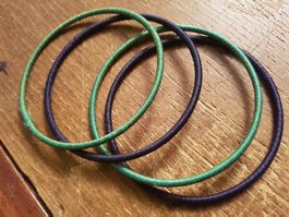 4 Armreife grün und blau stoffummantelt