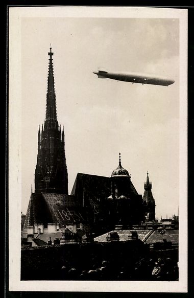 Cartoline postali: Foto-AK Wien, Zeppelin-Luftschiff über  – Usato da Berlin venduto da bartko-reher