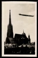 Foto-AK Wien, Zeppelin-Luftschiff über 