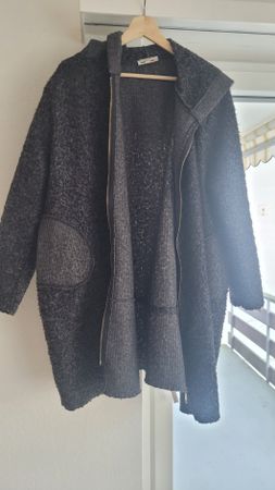 Grosse Damenjacke, Grösse XXL. Lange 90cm, Brustumfang 150cm