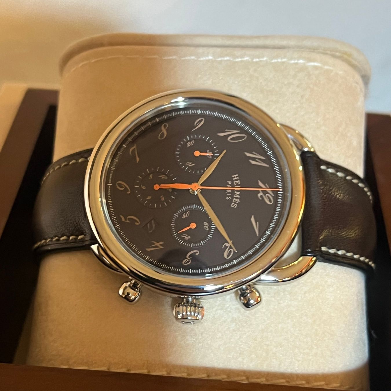 Hermès Orologi: Hermès Arceau Brown Dial Automatic Chronograph Full Set AR4 – Usato da Carouge GE venduto da Watchaser 6