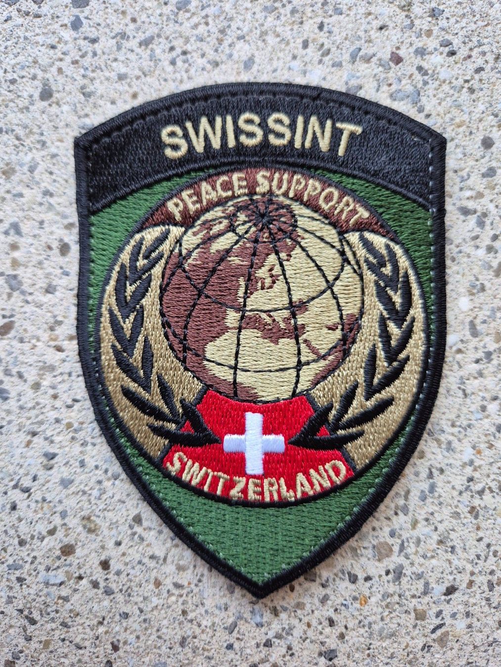 Schweizer Armee Placchette & Badge: *** Badge Swissint Peace Support mit klett *** – Nuovo e nell'imballaggio originale da Riedholz venduto da fr_sIruP