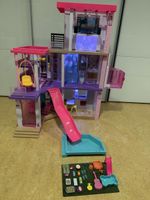 Barbie Puppenhaus mit Zubehoer gebraucht