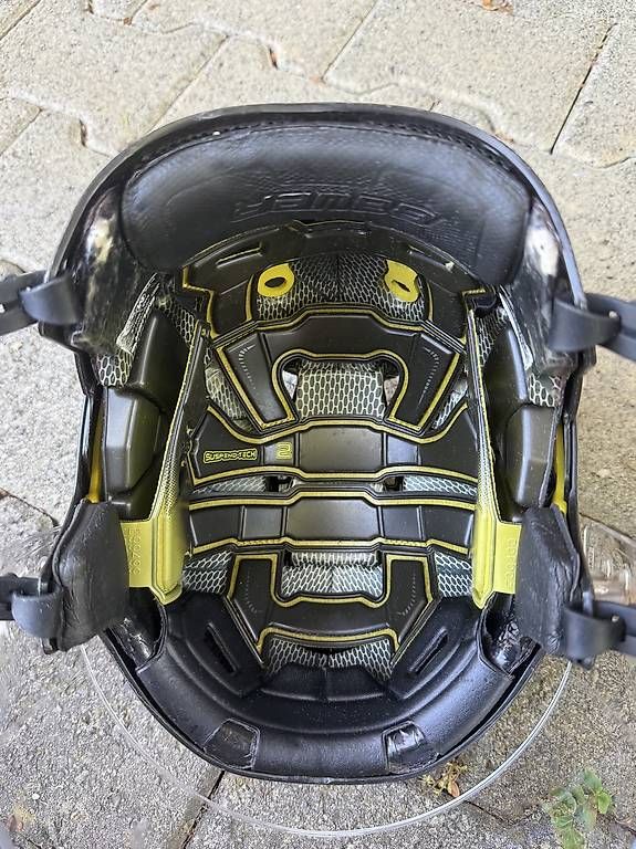 Bauer Caschi: Eishockeyhelm Bauer schwarz mit Visier gebraucht – Usato da Cham venduto da Goodjob8 2