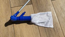 Poolreiniger mit Teleskopstange