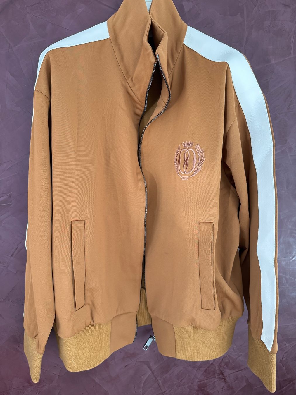 Completi: Bally Jogging Anzug Gr 42 – Nuovo e nell'imballaggio originale da Volketswil venduto da praxis12 3