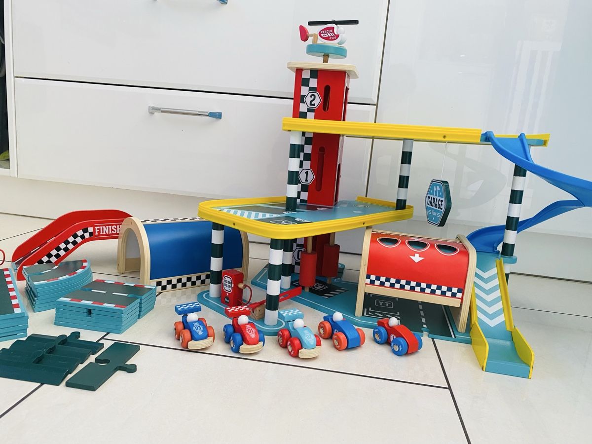 Vilac Spielzeuge: Vilac Autogarage + Rennstrecke – Gebraucht aus Niederwil AG von Rola77 2