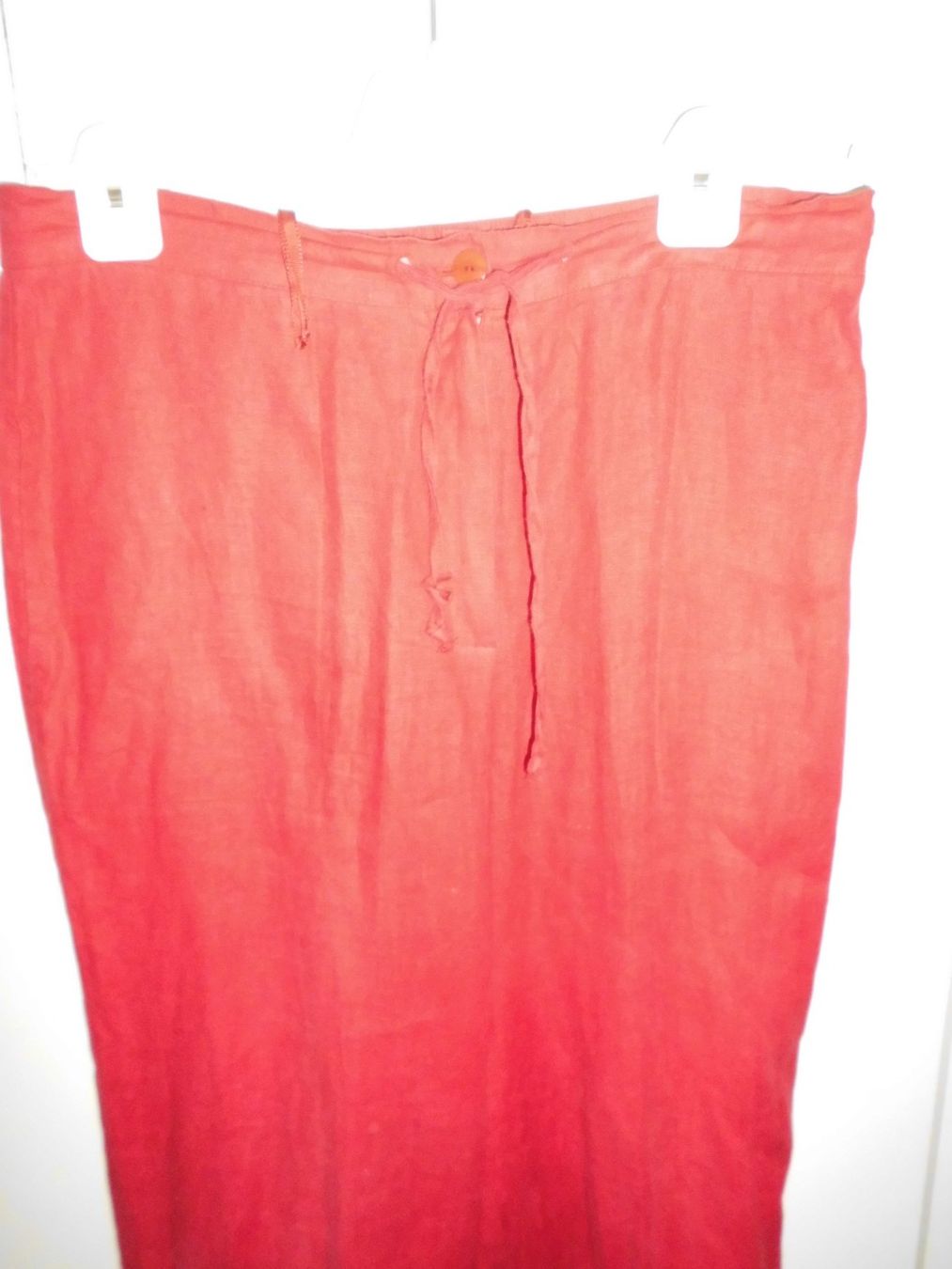 Pantaloni: Pantalon rouge en lin T. 44 – Usato da Marin-Epagnier venduto da Madja 1