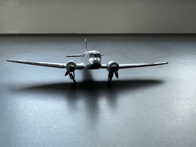 Swissair Kit di modellismo & Modellini statici: Uraltes Flugzeug "SWISSAIR DC-3" – Usato da Honau venduto da sainj 3