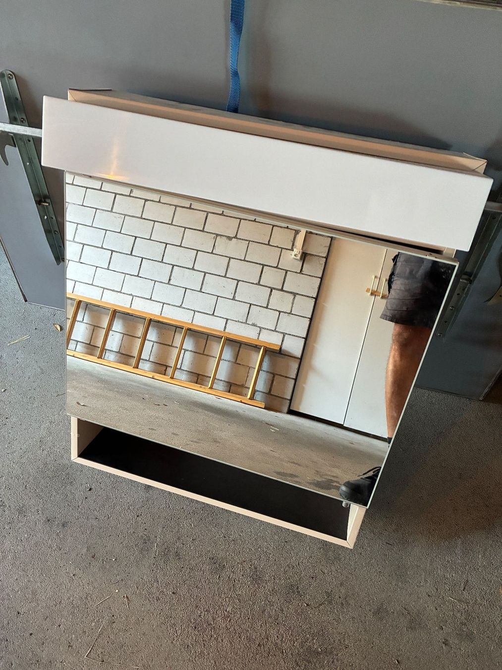 Armadietti a specchio: Retro Badezimmer Spiegelschrank – Usato da Goldau venduto da padlmucki