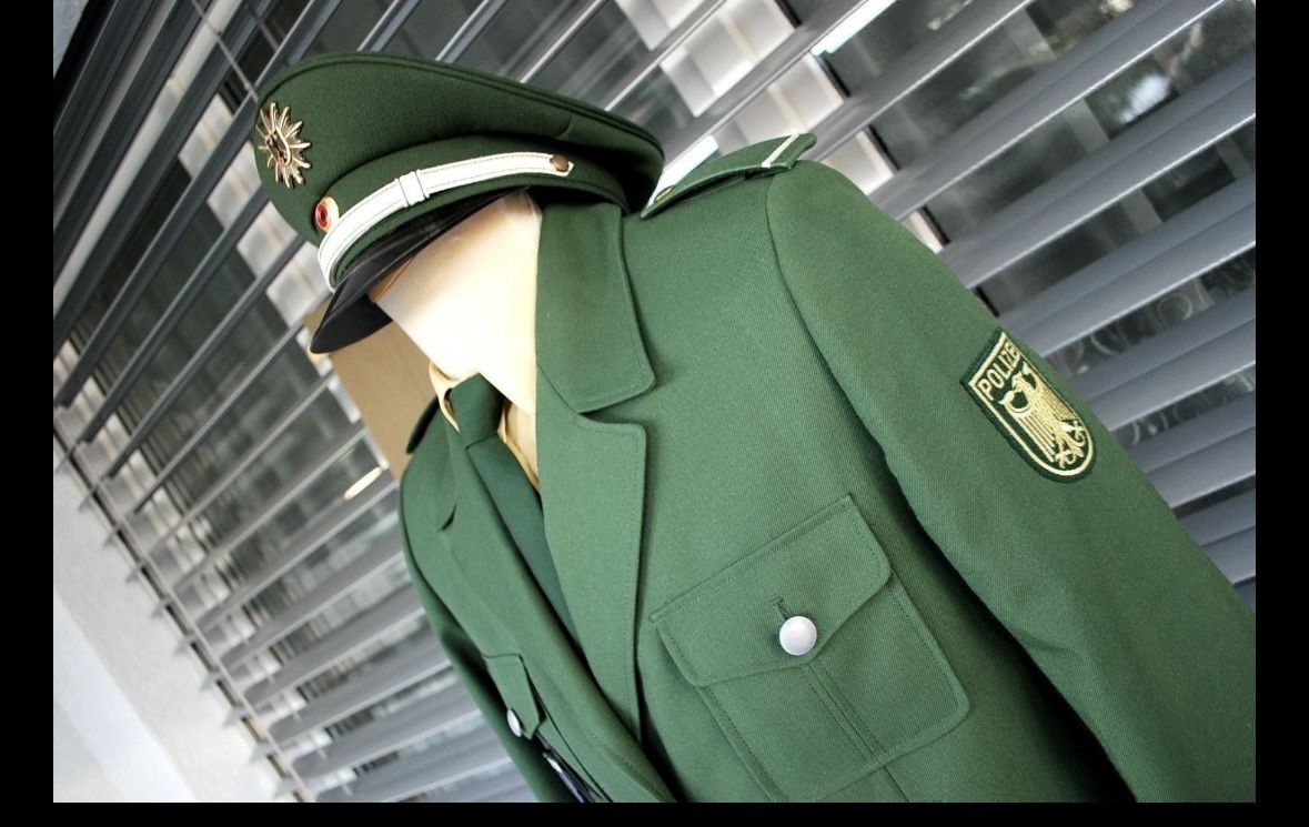 Uniformi: Damen Polizei Uniform des Deutschen Bundespolizei 2005- – Nuovo (secondo la descrizione) da Biel/ Bienne venduto da fusion54 1