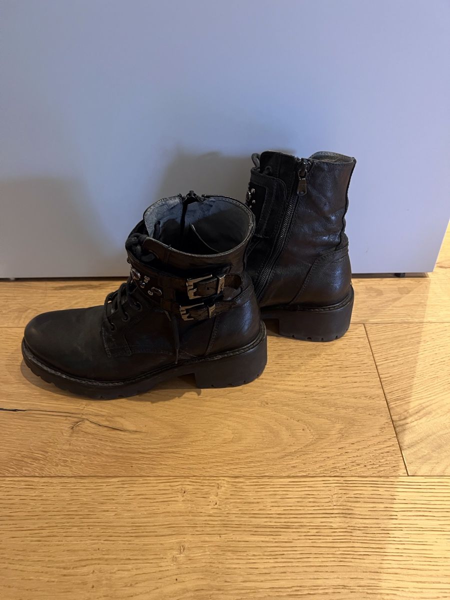 Scarpe da donna: Stiefelette Nero Giardini Gr. 37 – Usato da Canobbio venduto da miro002 2