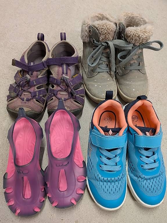 Scarpe per ragazze: Mädchen Schuhe Gr. 27 Gr. 28 Gr. 29 – Usato da Aesch BL venduto da NadiaE02