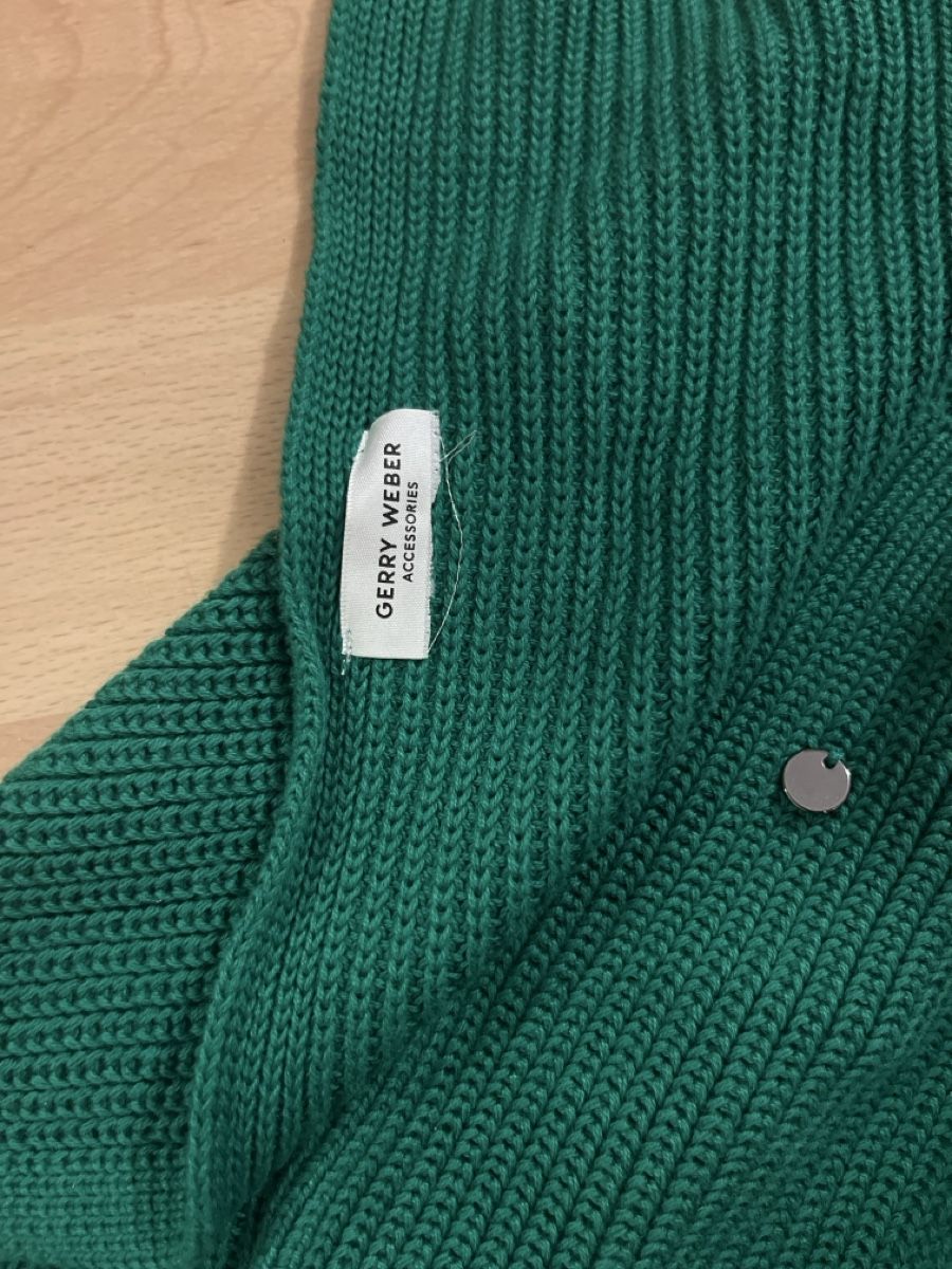Gerry Weber Foulard & Sciarpe: Gerry Weber Schal grün  – Usato da Wallenwil venduto da cleliafrei 1