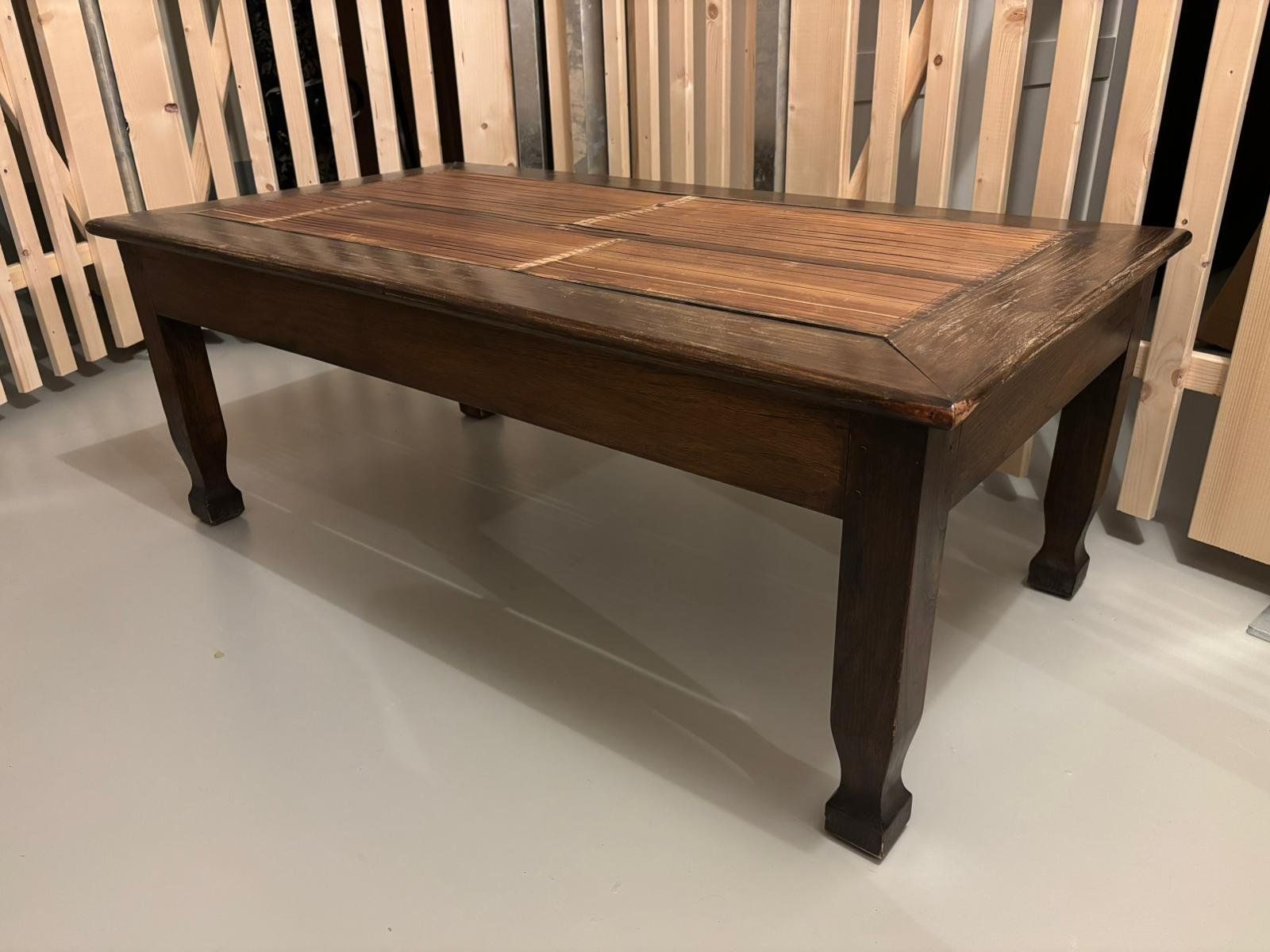 Tische: Alter Couchtisch – Gebraucht aus Zürich von m_svenja