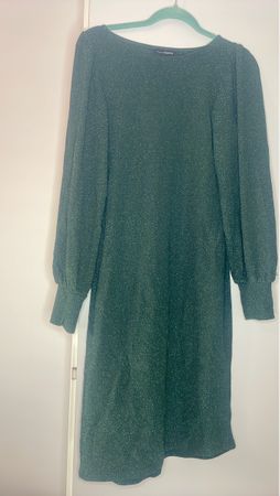 Elegant Forest Green Knit Dress with Balloon Sleeves