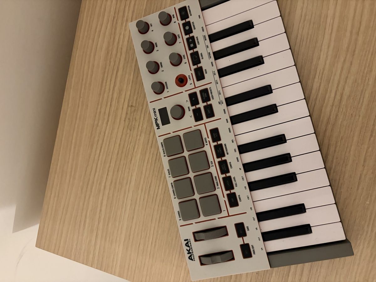 Akai Musikinstrumente: Akai MPK Mini MIDI Keyboard Controller – Gebraucht aus Lausanne von doa_nc5v