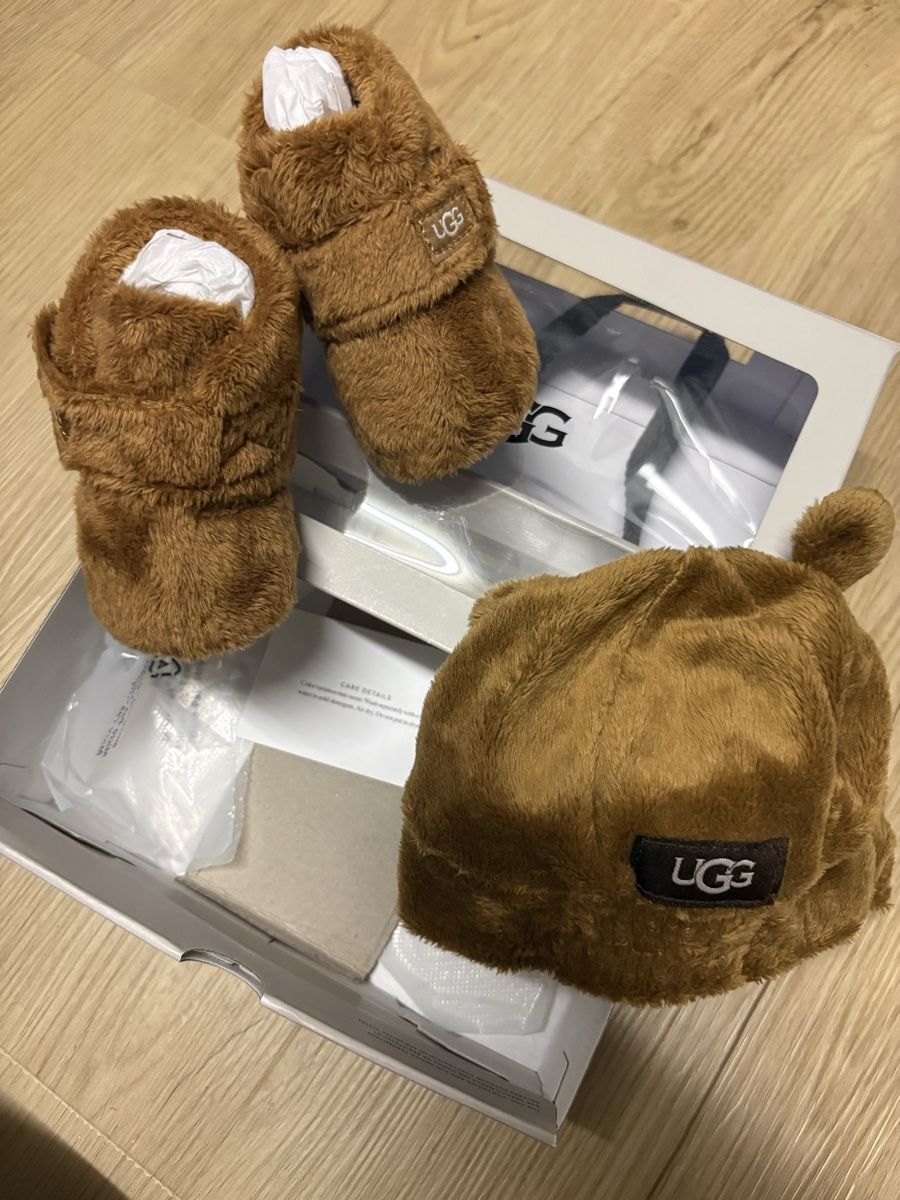 Ugg Lotti & Set di vestiti: Neues UGG newbornset – Nuovo e nell'imballaggio originale da Steinmaur venduto da marra20 1