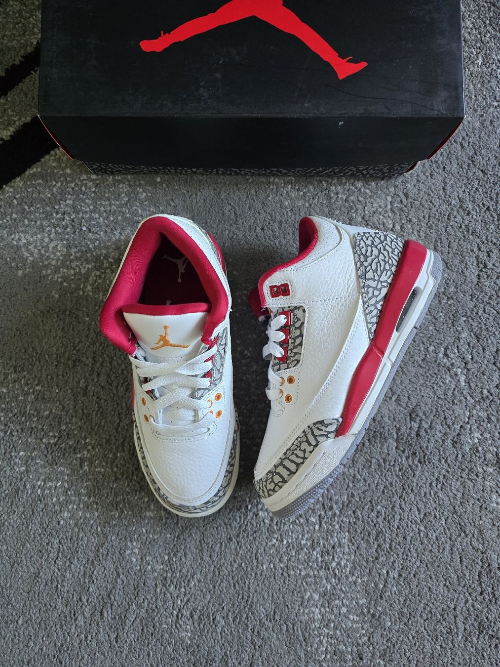 Chaussures hommes: Jordan 3 Cardinal Red  – Neuf avec emballage d'origine à Bôle par A_Kickstory