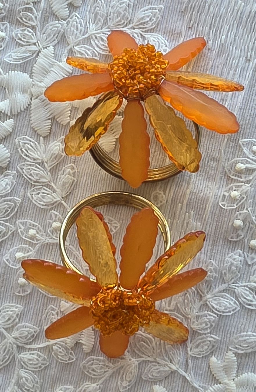 Altro in Decorazioni & Accessori: Set mit 2 Serviettenringen, Orange Blumenmuster, Vintage – Usato da Rheinsulz venduto da Gilea