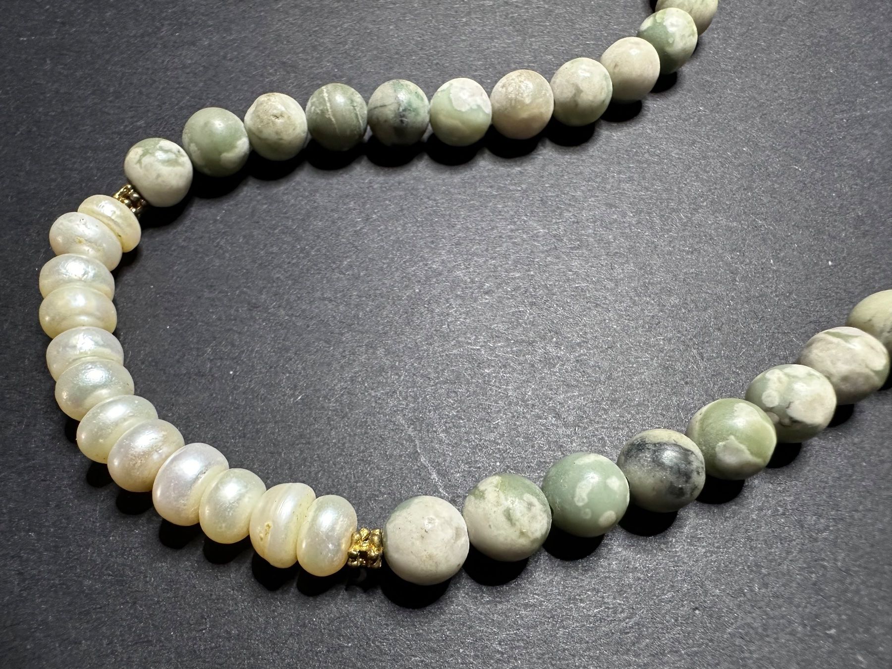 Catenine: Serpentinenstein und Perlmutt Halskette – Usato da Lamone venduto da LaCantinaMagica 1