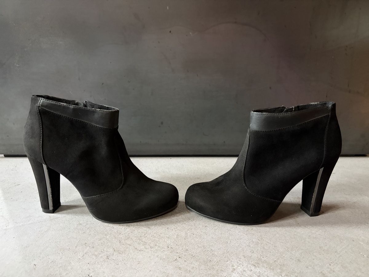 Tamaris Scarpe da donna: Stiefeletten Tamaris 38 – Usato da Männedorf venduto da palladio 2